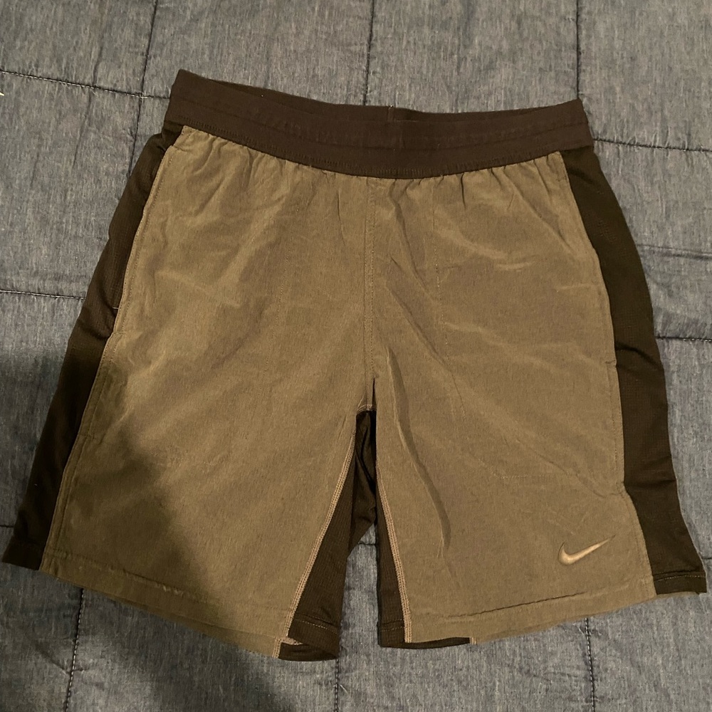 Mens nike medium gray yoga shorts
